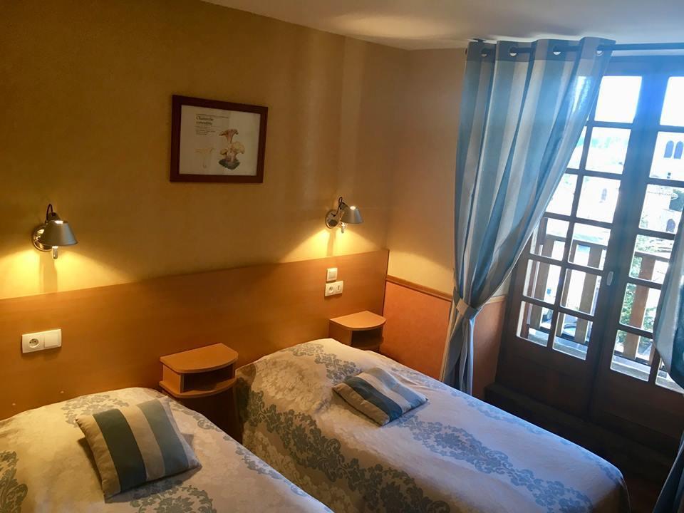 Hotel La Clairiere Chambon-sur-Dolore Exterior foto